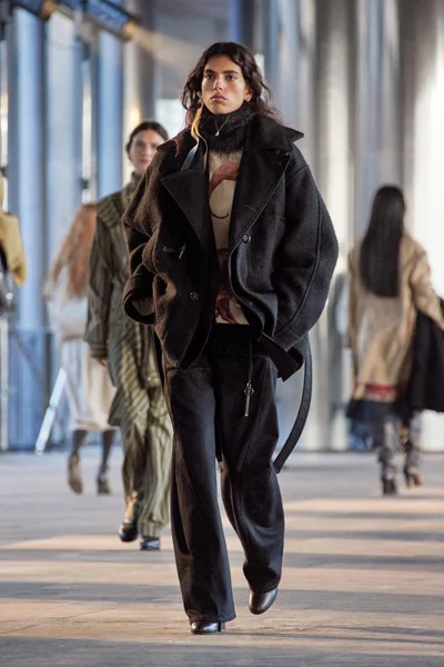 Look 30